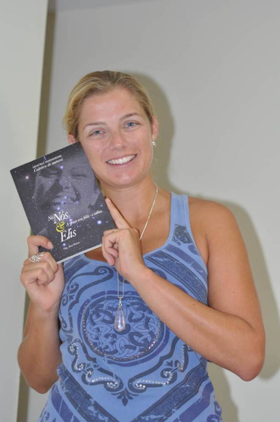 Eu e meu livro, presenteado por Joca e Bill, em Oeiras - PI